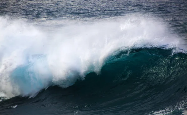 Potężny ocean fala łamanie — Zdjęcie stockowe