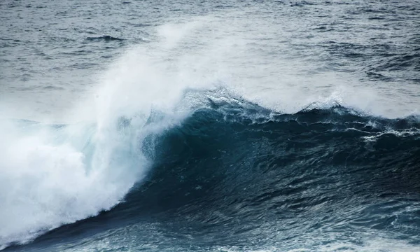 Potężny ocean fala łamanie — Zdjęcie stockowe