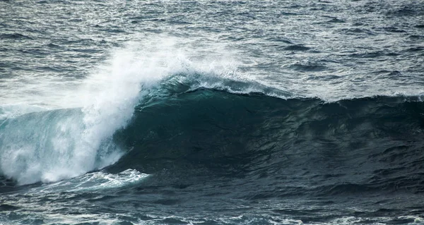 Potężny ocean fala łamanie — Zdjęcie stockowe