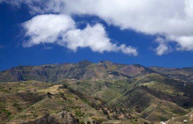 İç Gran Canaria, Nisan
