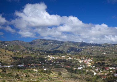 İç Gran Canaria, Nisan