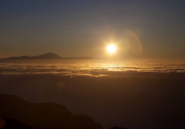 geç öğleden sonra Teide üzerinde ışık