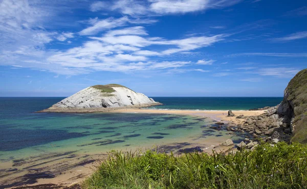 Espetacular praia Playa de los Covachos, Cantabria — Fotografia de Stock