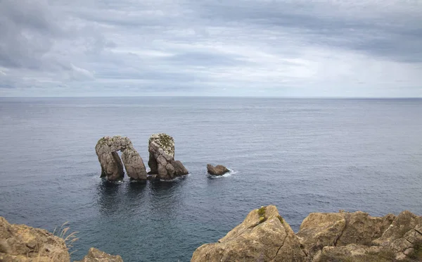 Cantabria, Costa Quebrada, increíbles formaciones rocosas —  Fotos de Stock