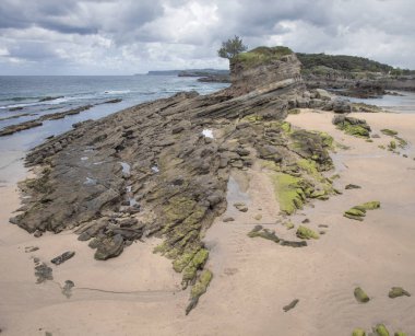 Cantabria, Santander, kaya oluşumu sahilde