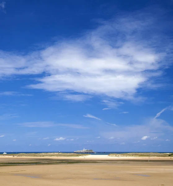 Breed uitgestrektheid van zand op El Puntal — Stockfoto