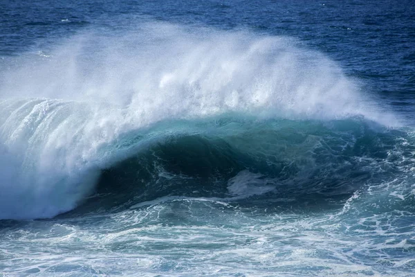 Oceánské vlny praskají — Stock fotografie