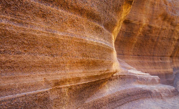 Gran canaria, glatte vulkanische Tuffsteinwände der Schlucht barranco de l — Stockfoto