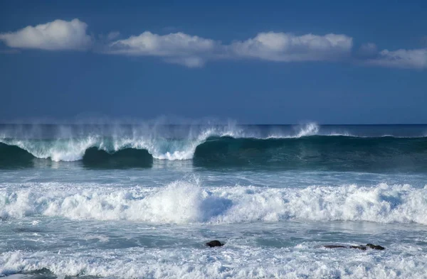 強力な波 — ストック写真