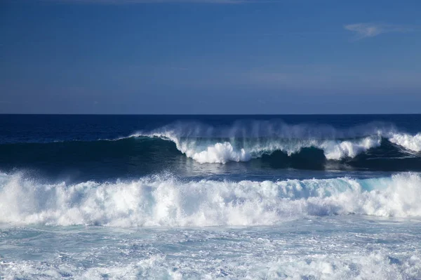 Výkonné Oceánu Vlny Rozbití — Stock fotografie