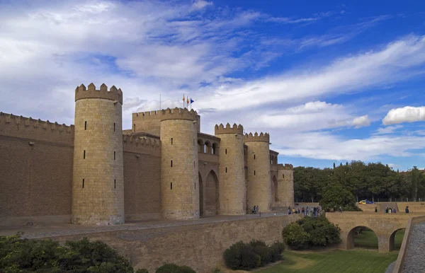 Saragossa, pałac Aljaferia — Zdjęcie stockowe