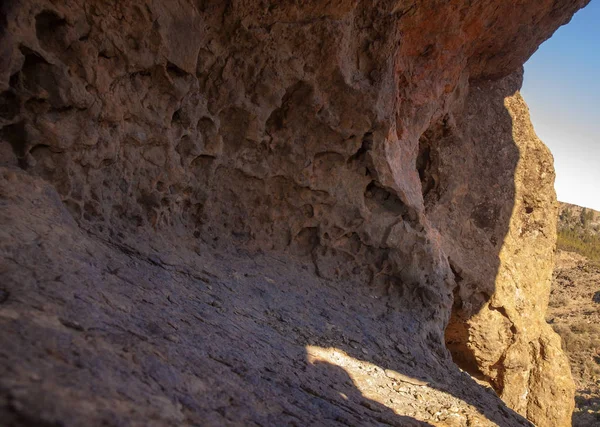 Gran Canaria, superfície interna de um arco de pedra Ventana del Benta — Fotografia de Stock