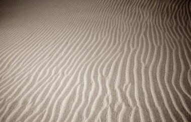 Kumullardaki kum ve rüzgar deseni