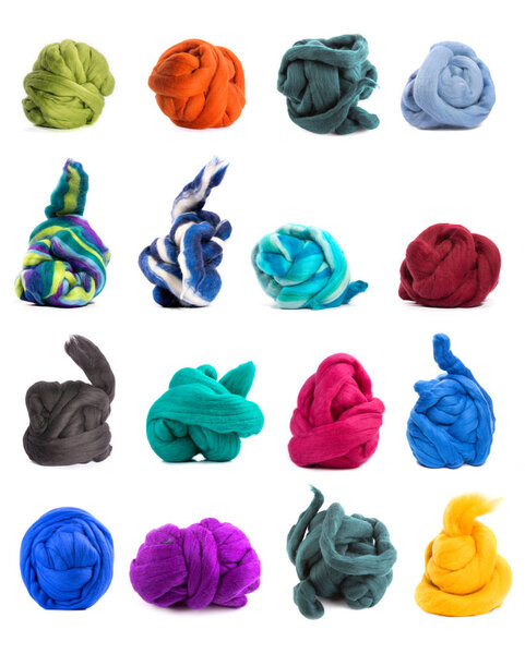 Коллаж разноцветных палочек мериносовой шерсти на белом фоне
