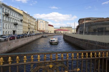 Saint Petersburg, Rusya Federasyonu, Mayıs 04, 2017:Embankment St Petersburg Yusupov Nehri'nin. Görünümü harika istikrarlı Köprüsü'nden.