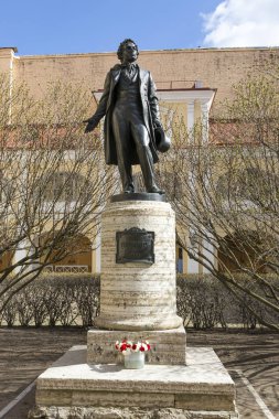 Binanın avlusunda a.ş. Puşkin Müzesi, St. Petersburg ile anıt.