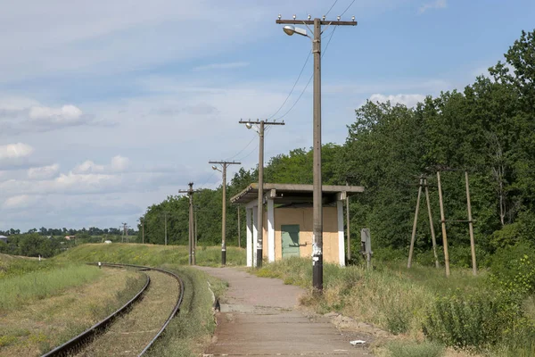 Пасажирський приміський залізничний вокзал — стокове фото