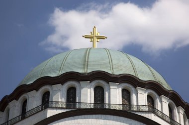 Sırbistan 'ın başkenti Belgrad' daki Aziz Sava tapınağının kubbesi