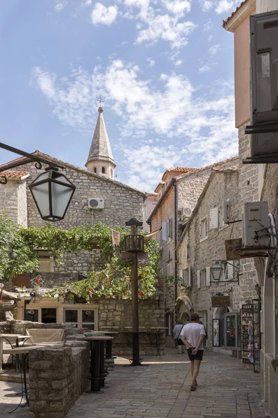 Straten van de oude stad van Budva, Montenegro — Stockfoto