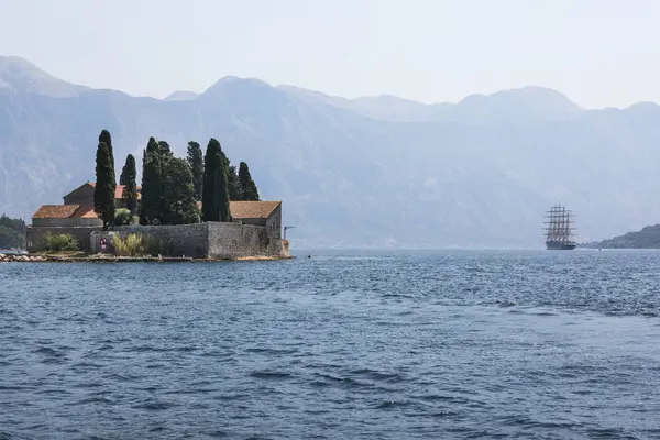 Isla de San Jorge en la Bahía de Kotor, Montenegro — Foto de Stock