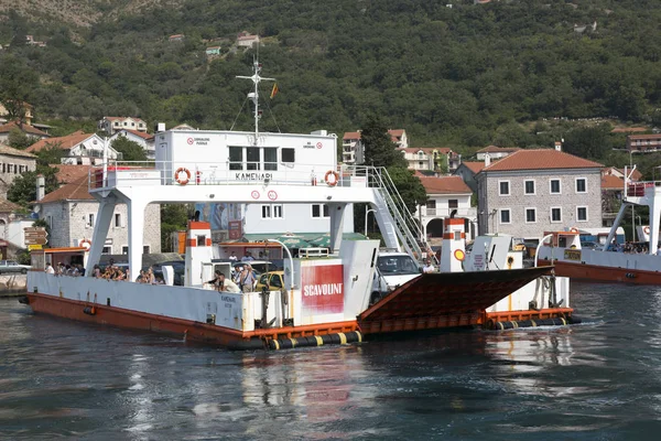 Traversée en ferry par Kotor Bay, Monténégro . — Photo