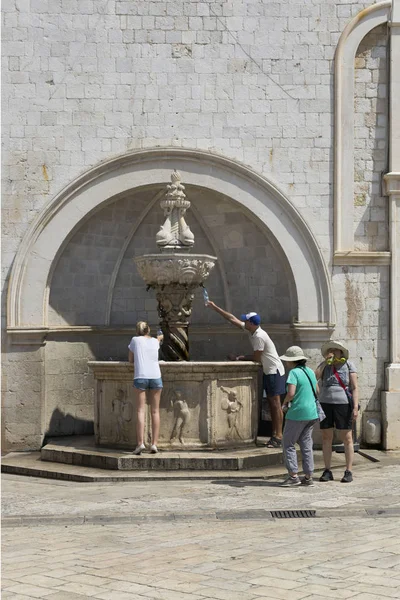 Hete augustus van 2017 in Dubrovnik, Kroatië. — Stockfoto