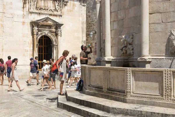 Hete augustus van 2017 in Dubrovnik, Kroatië. — Stockfoto