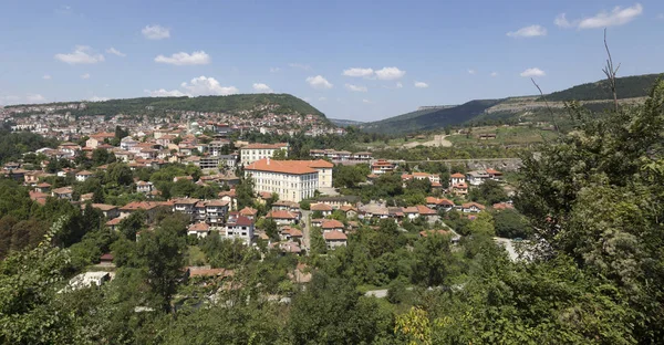 Bulgaristan'ın Veliko Tarnovo panoramik manzaralı.