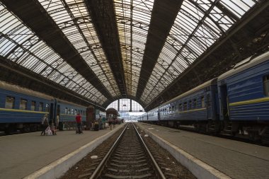 Lvov tren istasyonuna demiryolu platformu