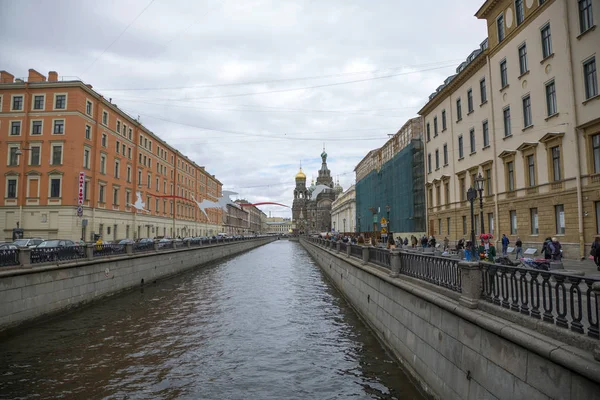 View of the Griboyedov Canal from the Italian Bridge in St. Petersburg — Stock Photo, Image