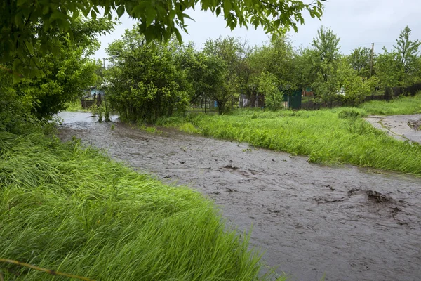 Streams of water flow after a heavy rainfall — Stock Photo, Image