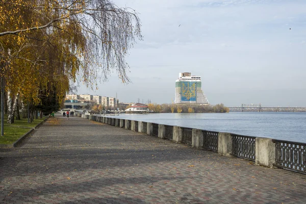 Embankment de la ciudad de Dnepr, Ucrania . — Foto de Stock