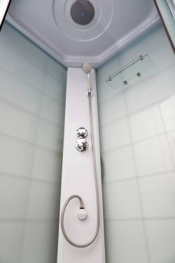 Modern duş sıhhi tesisat ile bir parçası