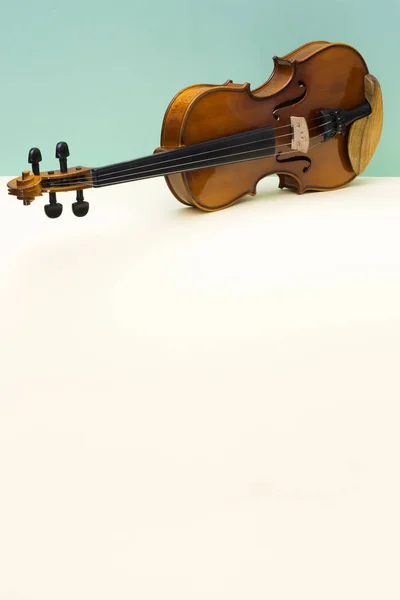 Μουσικό Όργανο Βιολί Έγχρωμο Φόντο — Φωτογραφία Αρχείου