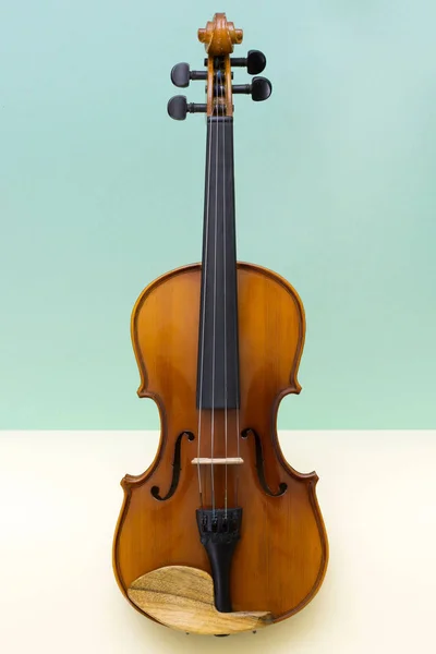 Musikinstrument Geige Auf Farbigem Hintergrund — Stockfoto