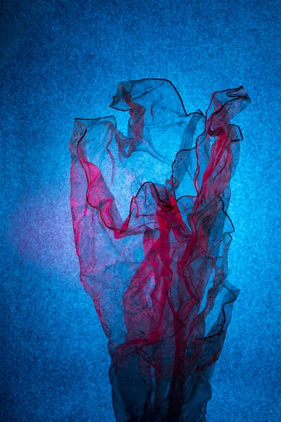 青地に透明感のある薄ハンカチ — ストック写真