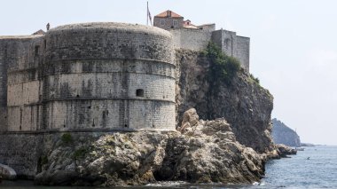 Dubrovnik, Hırvatistan - 06 Ağustos 2017: Kale duvarları eski şehrin