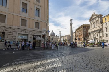 Roma, İtalya - 17 Ağustos 2019 Via della Conchiliation - Roma 'daki St. Peter Meydanı' na giden ana yol