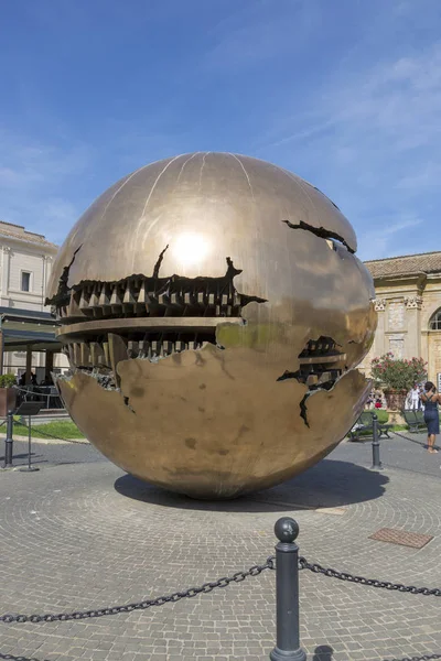 Rom Italien August 2019 Moderne Skulptur Eine Kugel Einer Kugel — Stockfoto