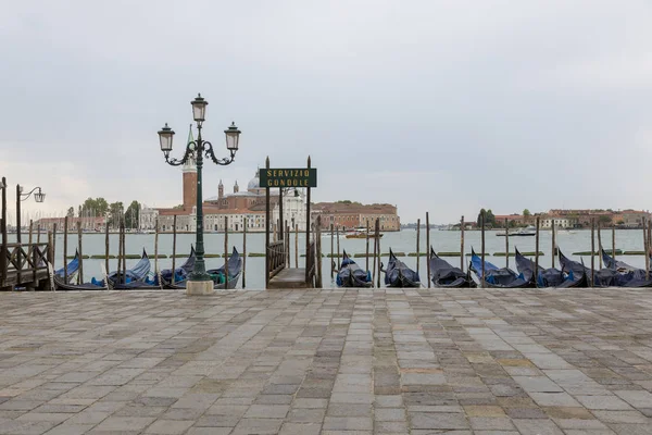 Venice Italy August 2019 Jetty Gondolas Venice Promenade — Stock Photo, Image