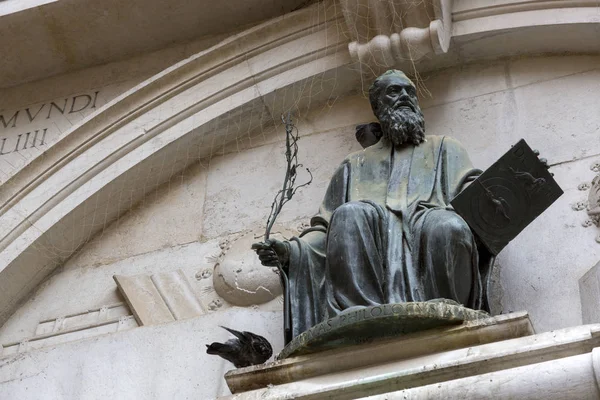 Venecia, Italia - 22 de agosto de 2019: Estatua de Thomas Philologus en — Foto de Stock