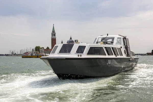 Venise Italie Août 2019 Bateau Passagers Quitte Jetée Venise — Photo