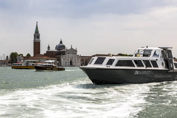 Venise Italie Août 2019 Bateau Passagers Quitte Jetée Venise — Photo