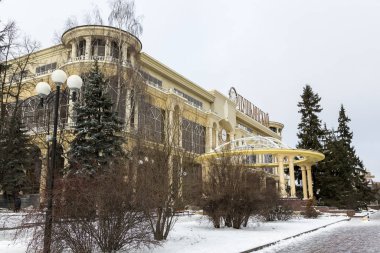 Kursk, Rusya - 12 Ocak 2020: Kursk şehir merkezindeki alışveriş merkezi 