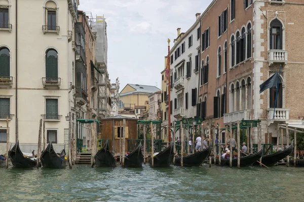 Venice Italy August 2019 Jetty Gondolas Venice Promenade — Stock Photo, Image
