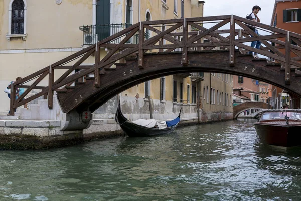 Венеція Італія Серпня 2019 Фрагмент Дерев Яного Мосту Через Канал — стокове фото
