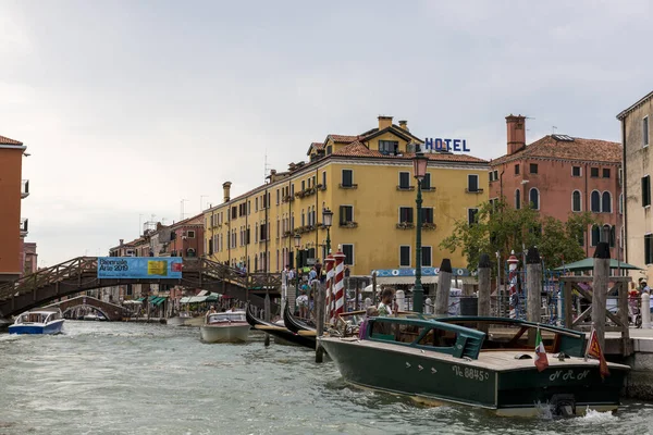 Venedig Italien Augusti 2019 Båt Förtöjning Nära Hotellet Venedig — Stockfoto