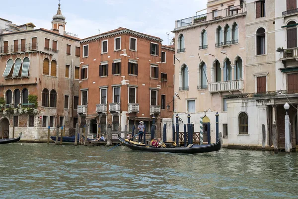 Venice Italy August 2019 People Walk Canals Venice Gondolas — Stock Photo, Image