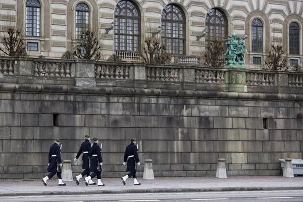 Estocolmo Suecia Enero 2020 Soldados Guardia Honor Cerca Residencia Oficial — Foto de Stock