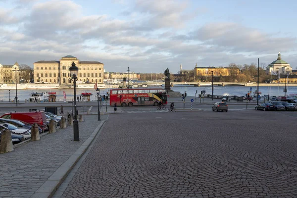 瑞典斯德哥尔摩 2020年1月16日 斯德哥尔摩皇家宫殿一侧的斯德哥尔摩堤岸景观 — 图库照片